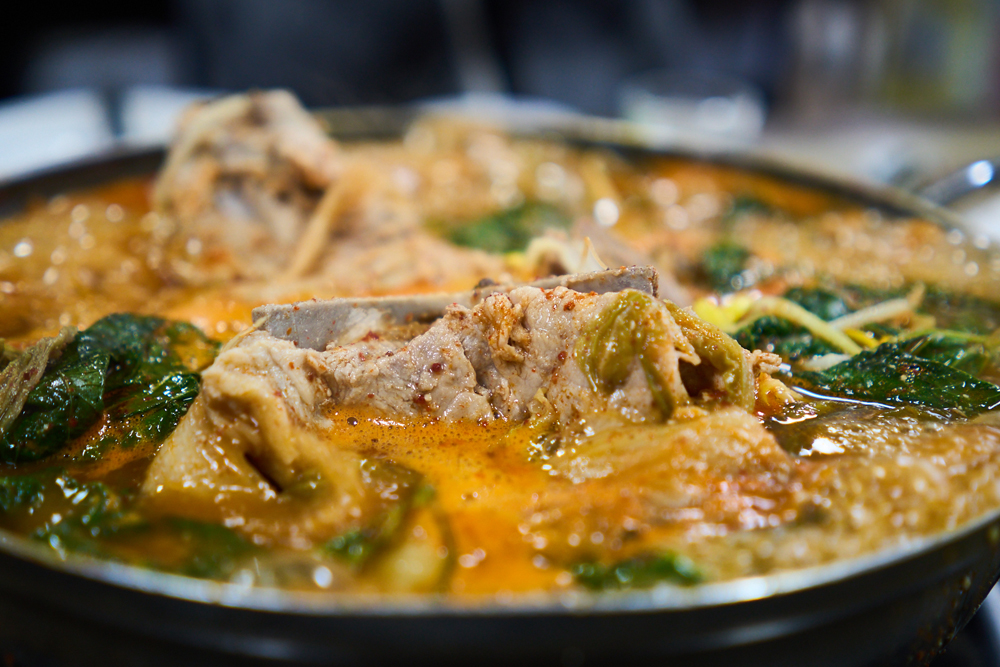 봄비 내리는 날 방문한 아산 감자탕 맛집 복천감자탕