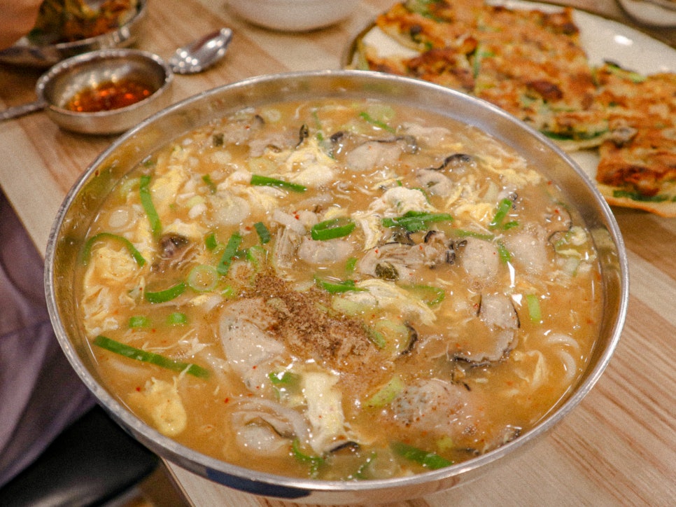 여러분은 20년, 30년 단골 맛집이 계신가요? 저에게 아산 서천굴칼국수는 그런 곳이랍니다! 